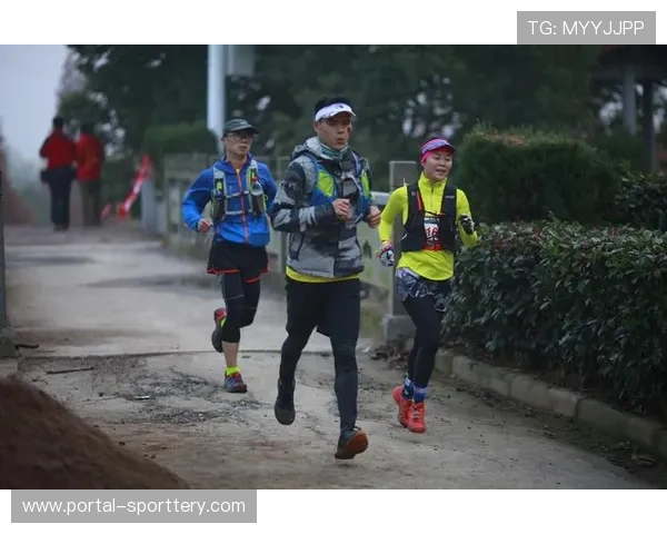 全国冠军储海丽启蒙教练詹文武:五次试举全成功源于日复一日刻苦训练 全国冠军储海丽启蒙教练詹文武:五次试举全成功源于日复一日刻苦训练