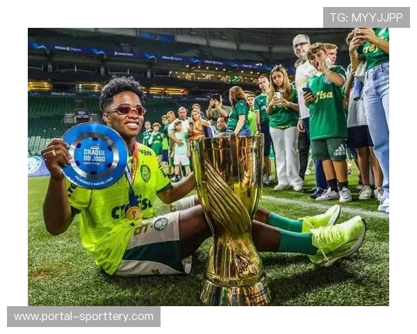 恩德里克当选法甲周最佳，帽子戏法奖杯亮相